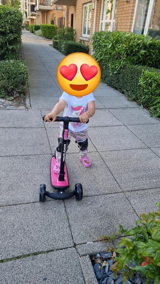 besrey Kick Scooter for Kids Ages 3-10 Folding LED