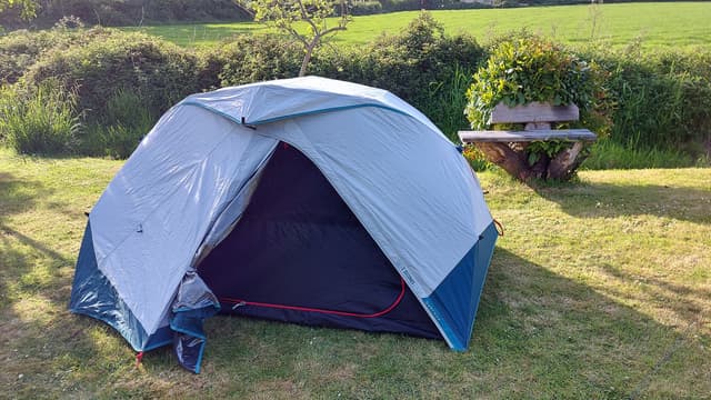 Quechua 2 Seconds Fresh and Black Pop-Up Tent